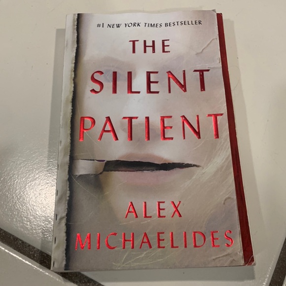 Silent Patient by Alex Michaelides - Picture 1 of 5
